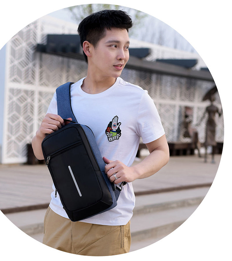 Diebstahlsichere Brusttasche mit USB-Ladeanschluss