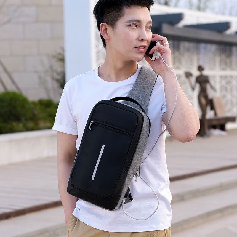 Diebstahlsichere Brusttasche mit USB-Ladeanschluss