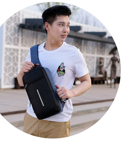Diebstahlsichere Brusttasche mit USB-Ladeanschluss